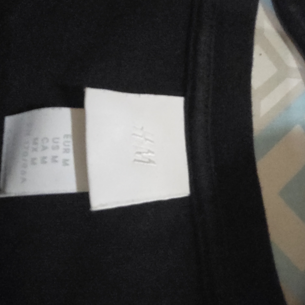 H&M Women's  Long Black Tee Shirt with Slit Back Size M - Picture 5 of 5
